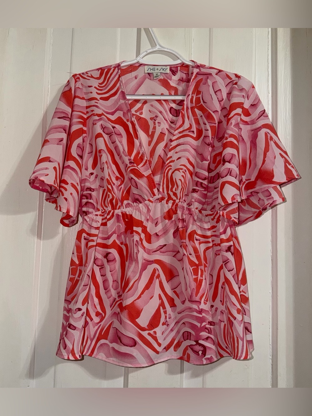 Women’s size medium shirt blouse She + Sky Pink & Red V-Neck Flutter Sleeve